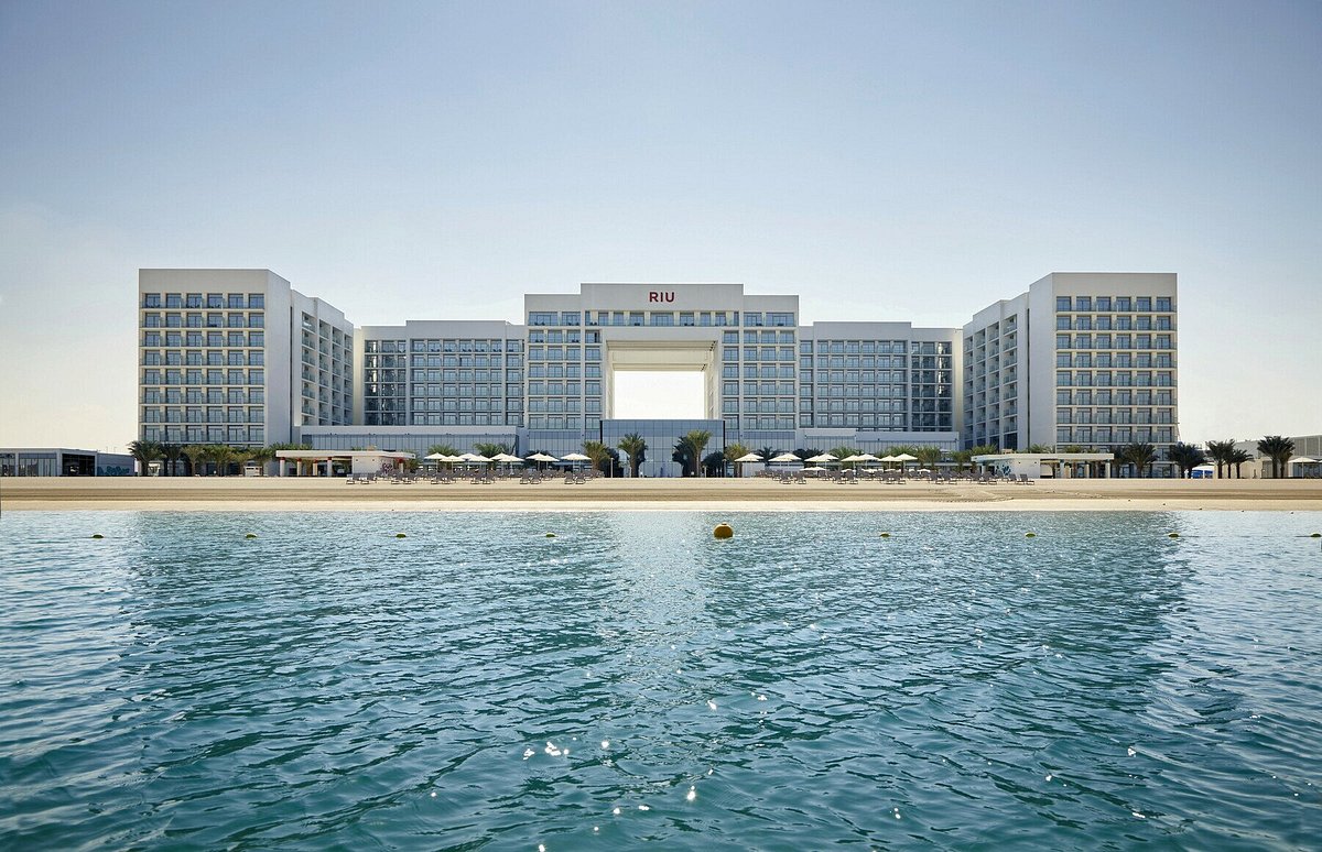 hotel-riu-dubai-from-sea
